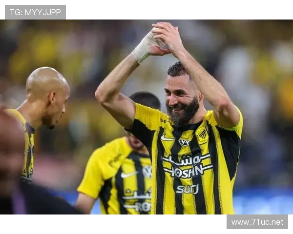 跨联赛适应能力:本泽马如何征服不同防守体系 跨联赛适应能力:本泽马如何征服不同防守体系